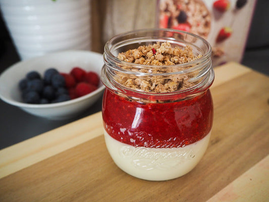 Panna Cotta mit Himbeersauce und Crunchy